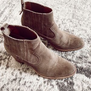 Dolce vita suede ankle boots taupe beige 8